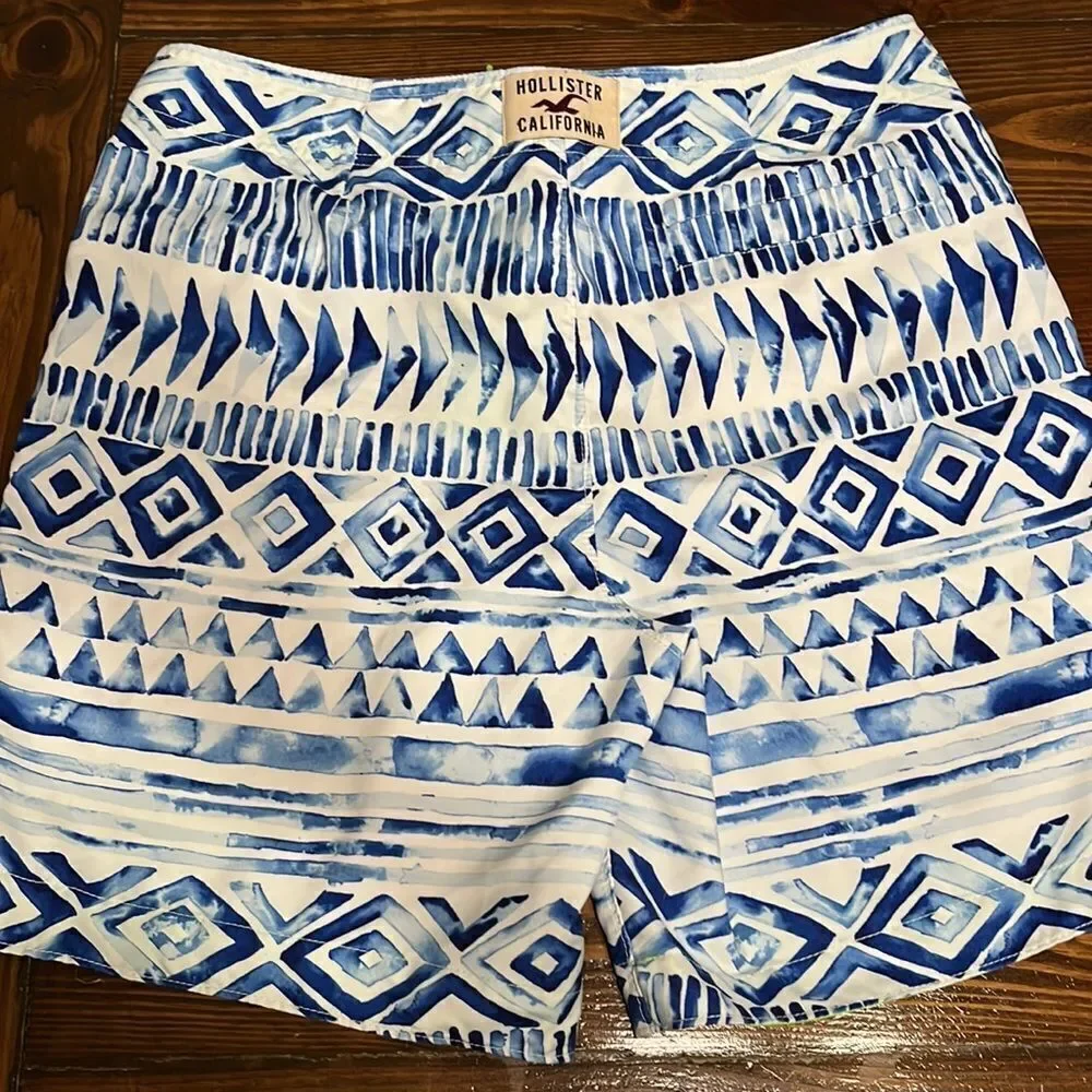 NWOT Hollister Mens Blue and White Designed Board Shorts Size XL